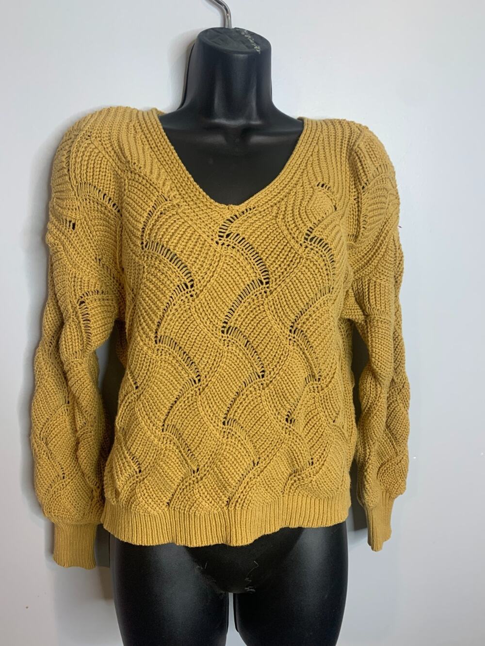 Moon & Madison Women's Small Mustard Cable Knit V-Neck Sweater